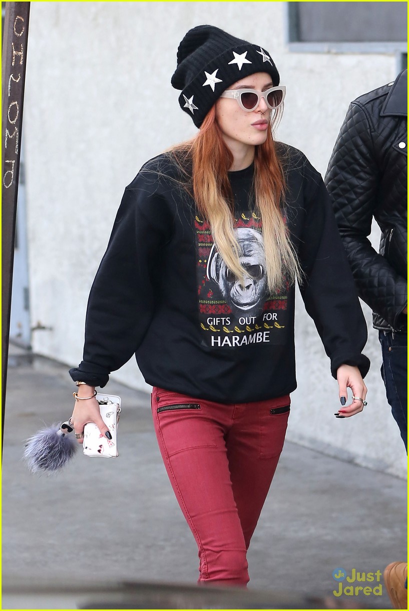 bella thorne gifts harambe sweater jinkys lunch 05