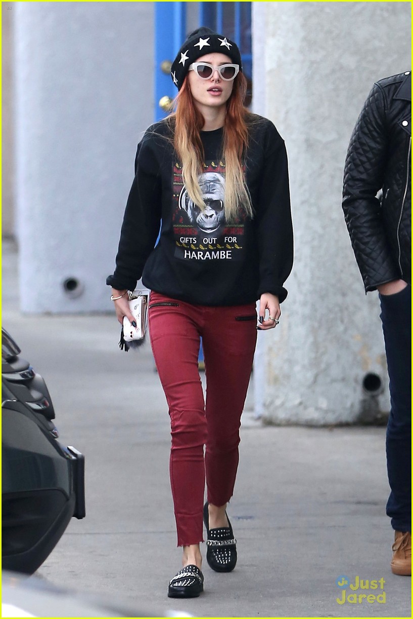 bella thorne gifts harambe sweater jinkys lunch 07