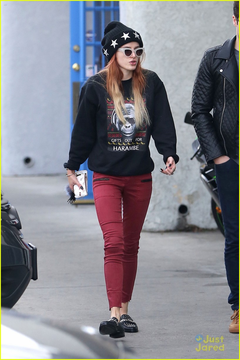bella thorne gifts harambe sweater jinkys lunch 13