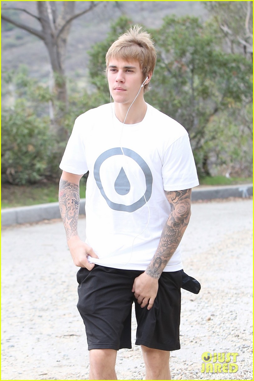 justin bieber indicted in argentina for alleged photographer attack 15