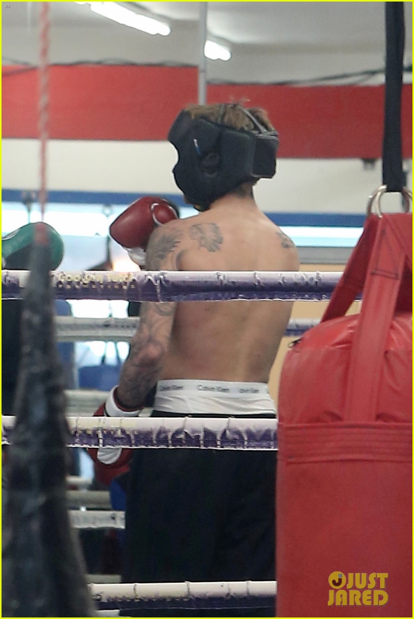 justin bieber drenched with sweat after boxing session 06