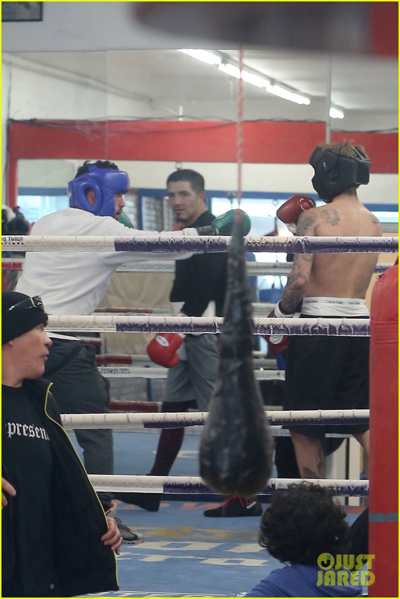 justin bieber drenched with sweat after boxing session 07