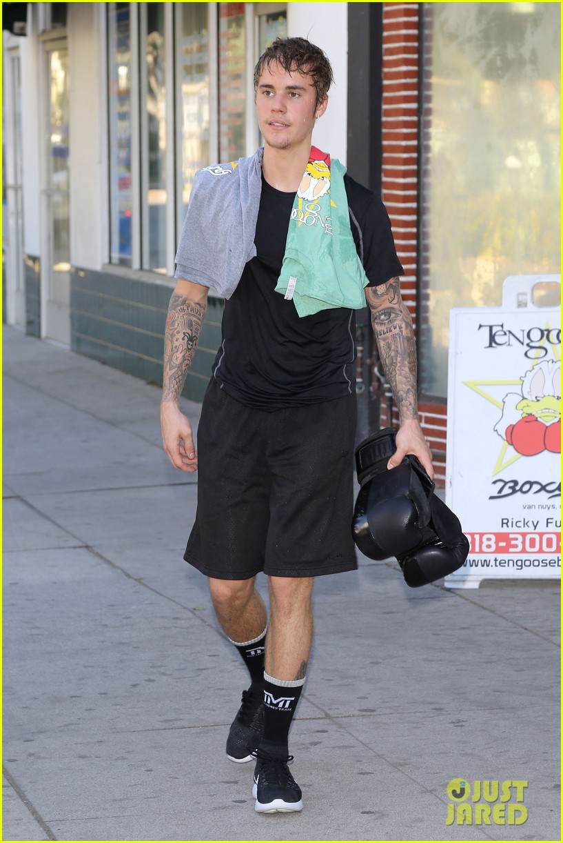 justin bieber drenched with sweat after boxing session 16