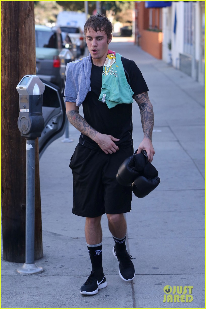 justin bieber drenched with sweat after boxing session 18