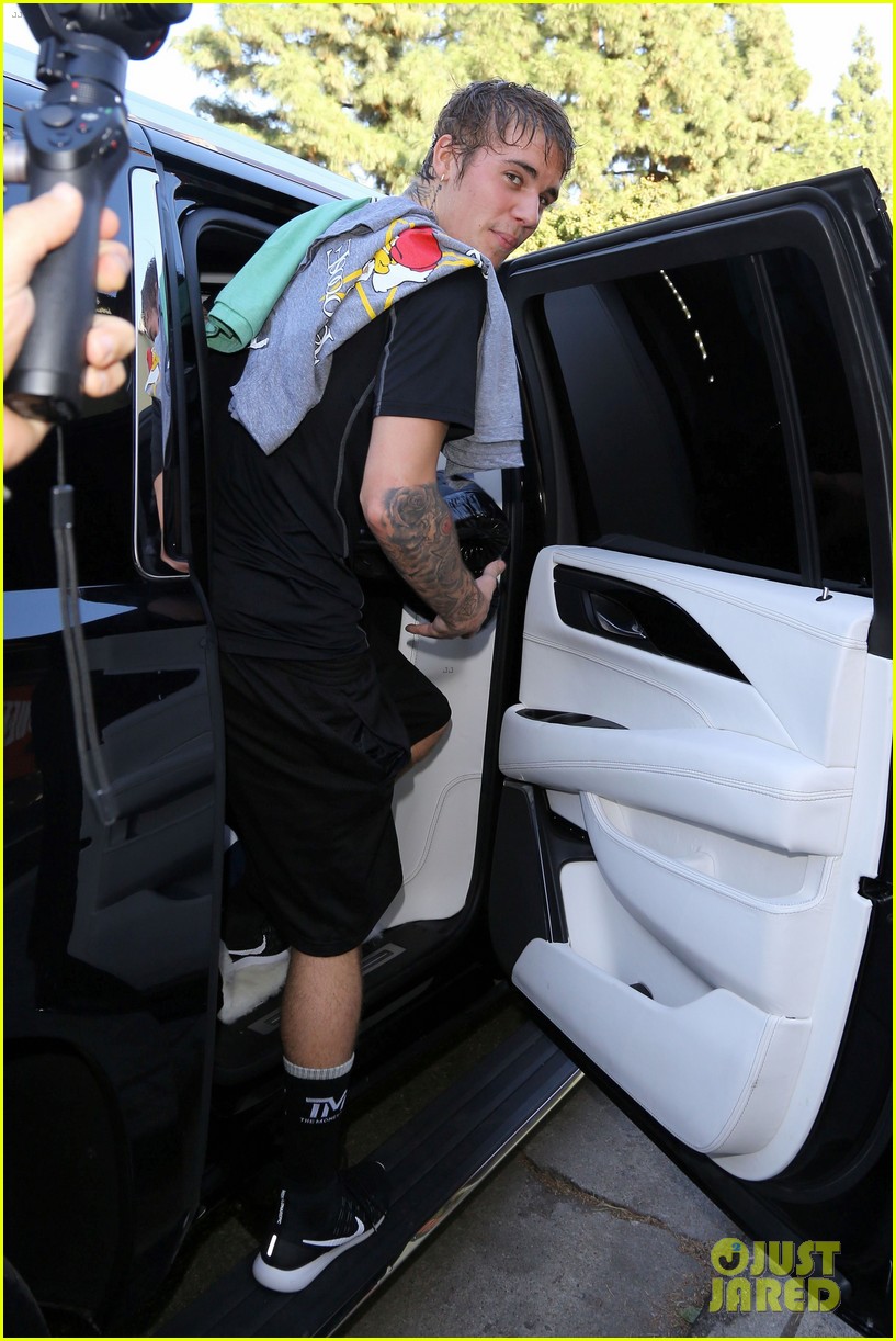 justin bieber drenched with sweat after boxing session 23