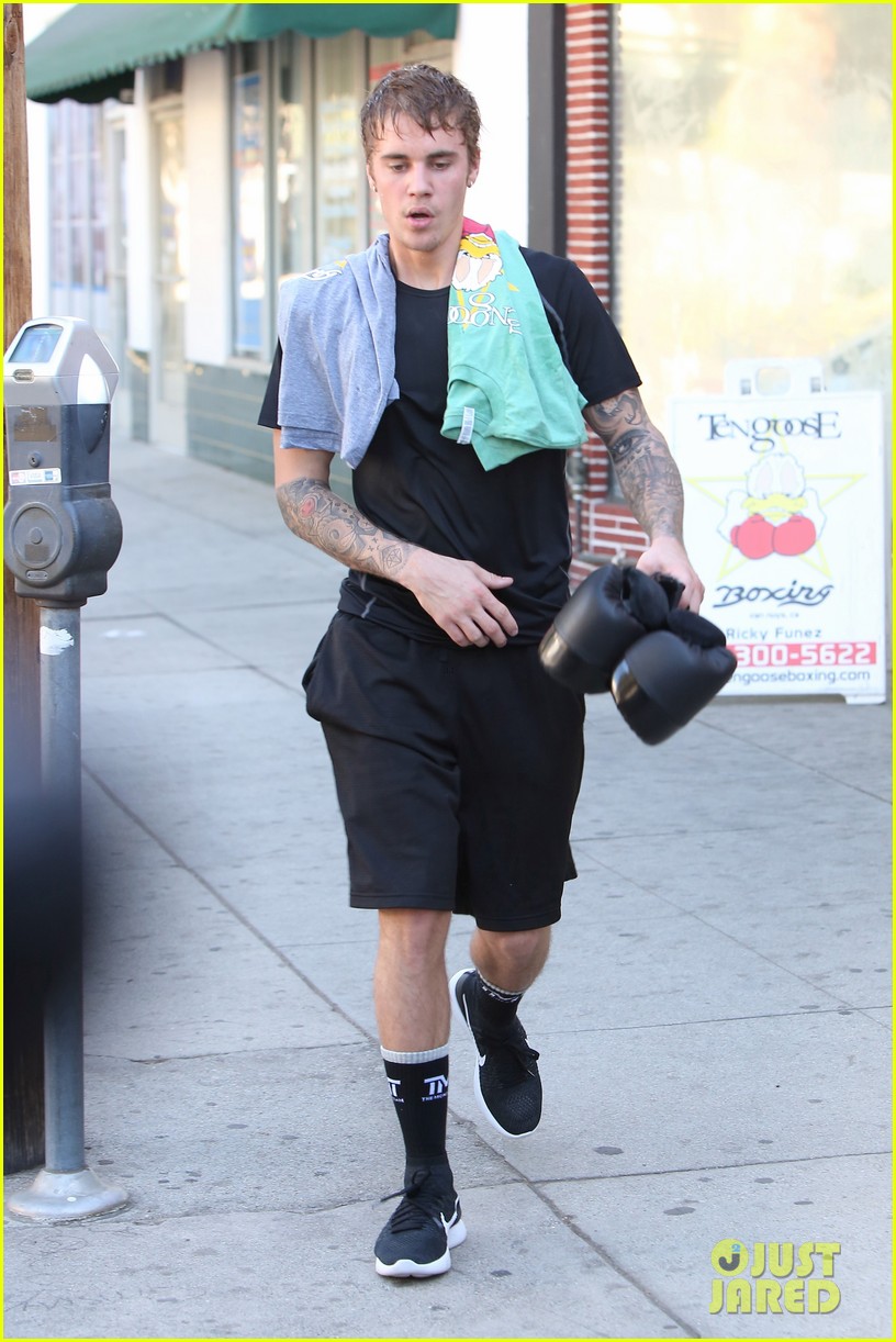 justin bieber drenched with sweat after boxing session 29
