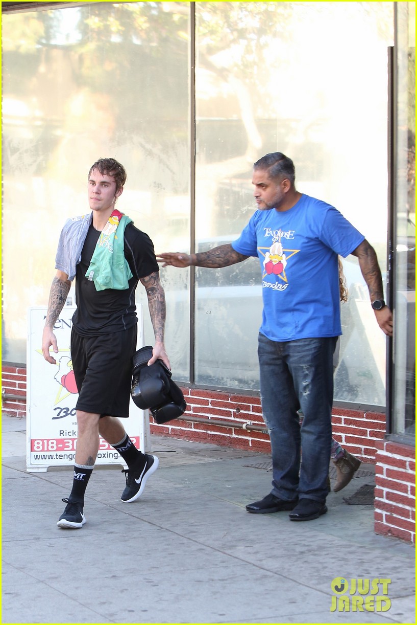 justin bieber drenched with sweat after boxing session 31