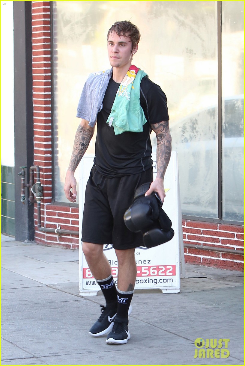 justin bieber drenched with sweat after boxing session 32