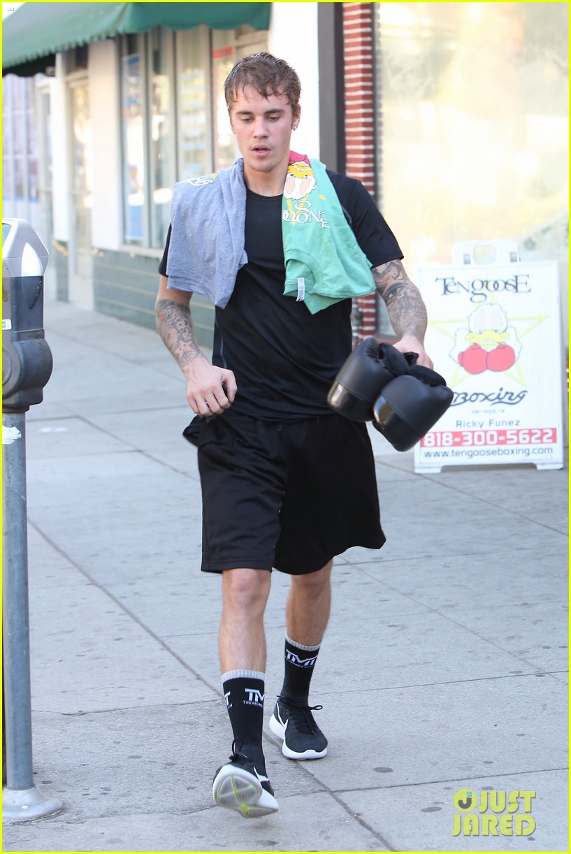 justin bieber drenched with sweat after boxing session 33