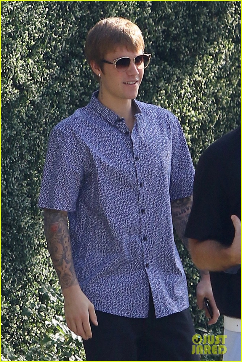 justin bieber is tired of paparazzis stupid questions 02