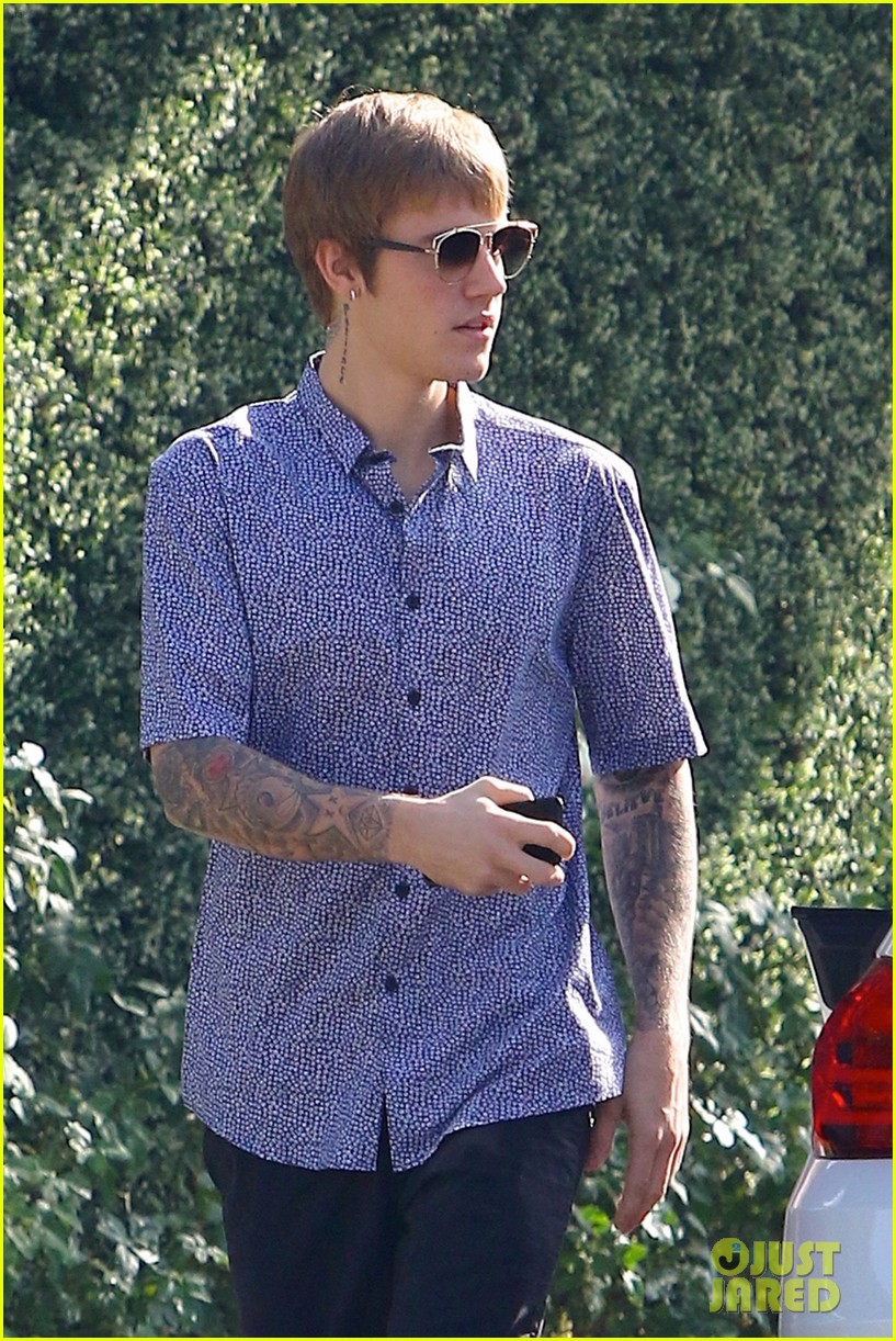 justin bieber is tired of paparazzis stupid questions 04