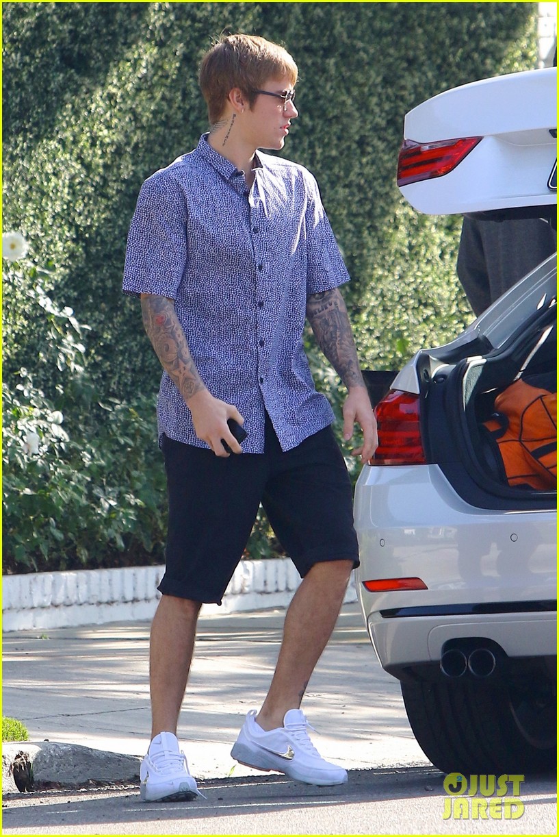justin bieber is tired of paparazzis stupid questions 05