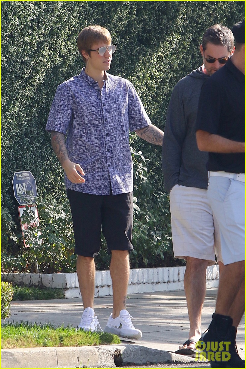 justin bieber is tired of paparazzis stupid questions 16