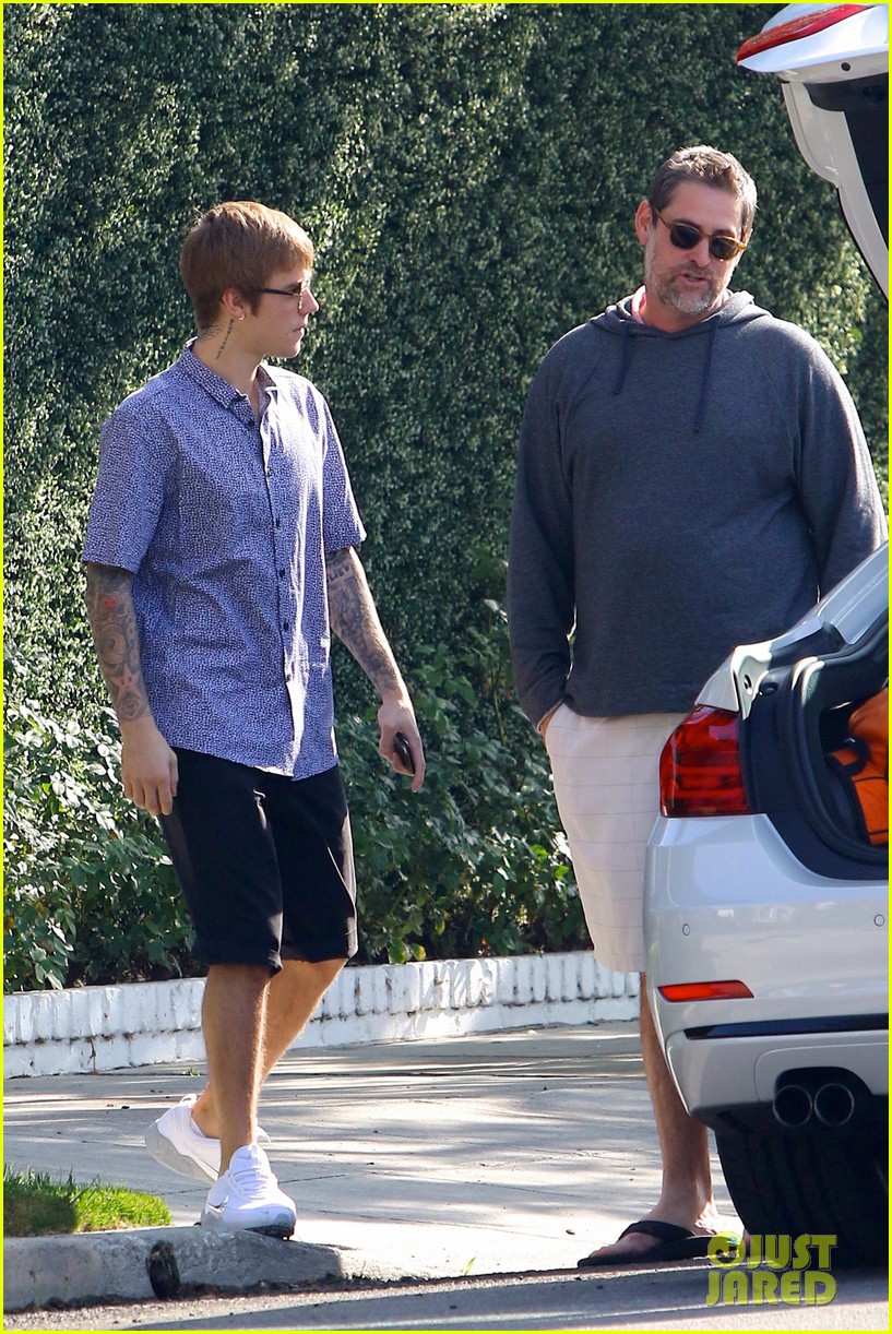 justin bieber is tired of paparazzis stupid questions 20