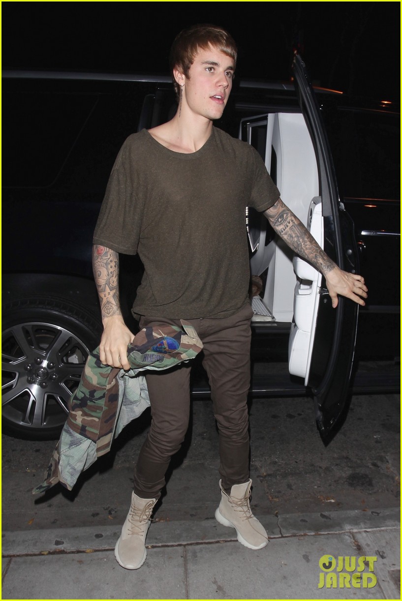justin bieber asks paparazzi why you gotta yell at me 06