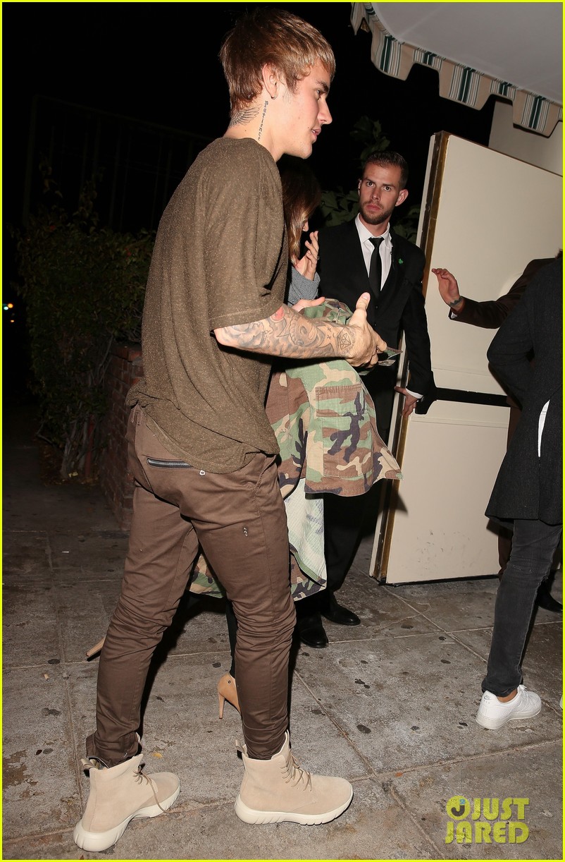 justin bieber asks paparazzi why you gotta yell at me 13