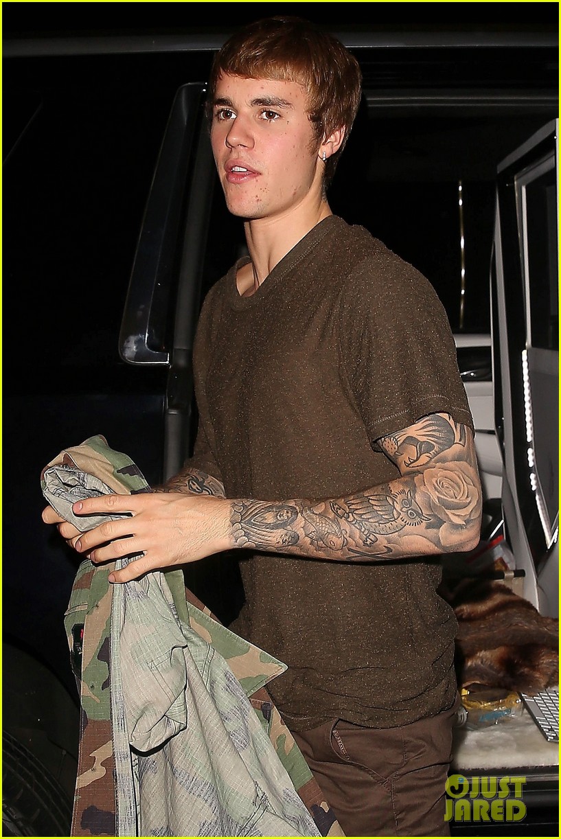 justin bieber asks paparazzi why you gotta yell at me 17