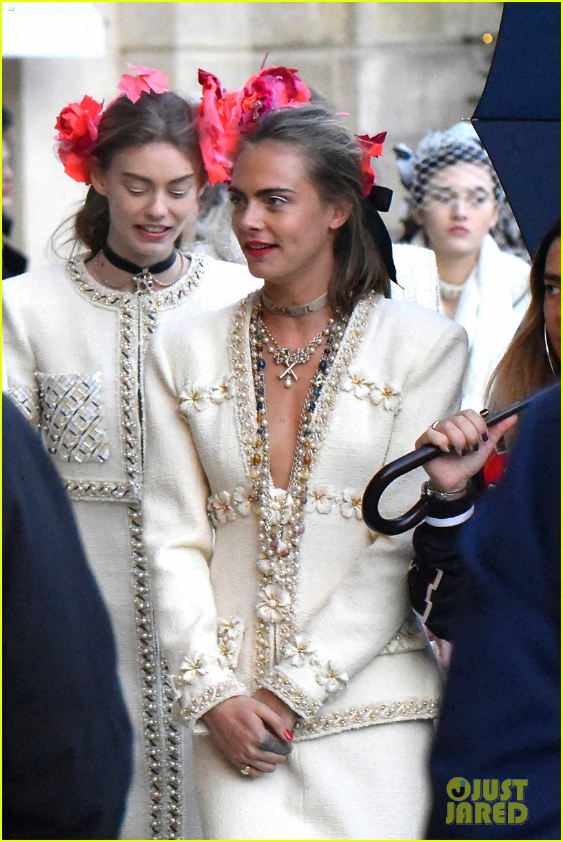 cara delevingne returns to chanel runway with lily rose depp 29