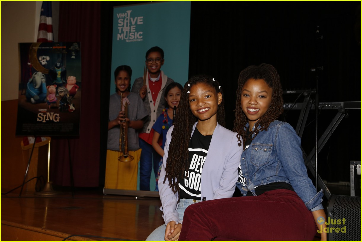 chloe halle gift piano vh1 save music sing event 01