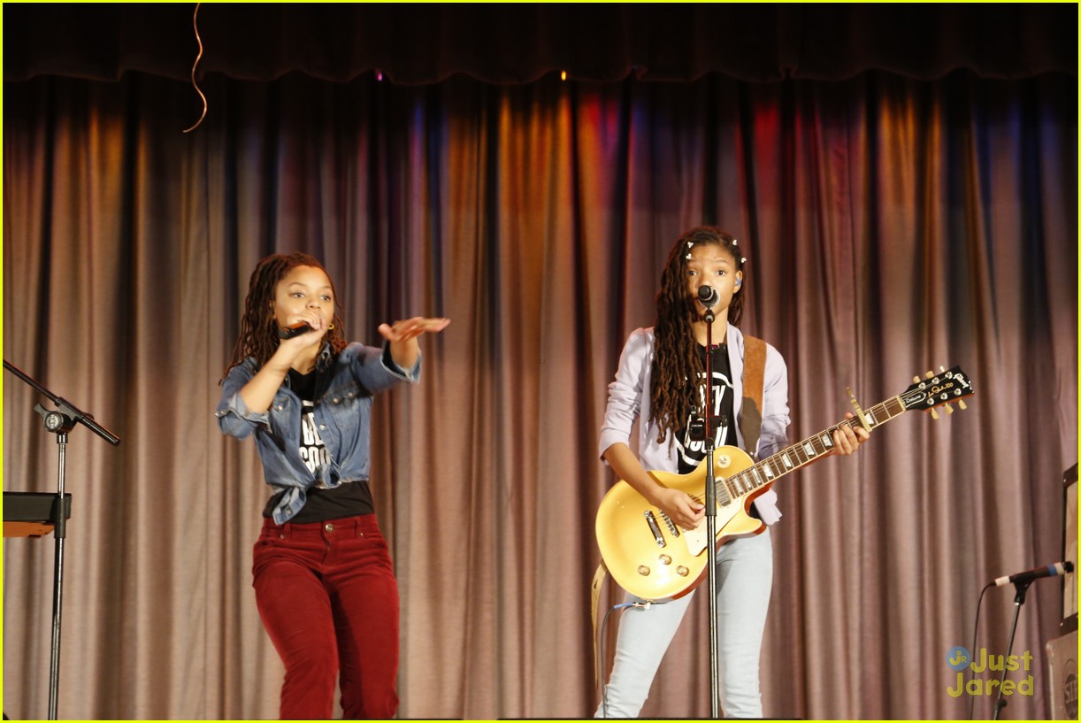 chloe halle gift piano vh1 save music sing event 03