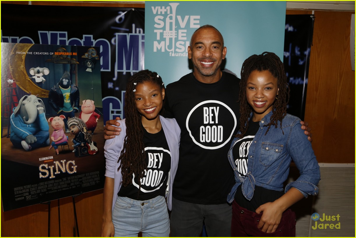 chloe halle gift piano vh1 save music sing event 17