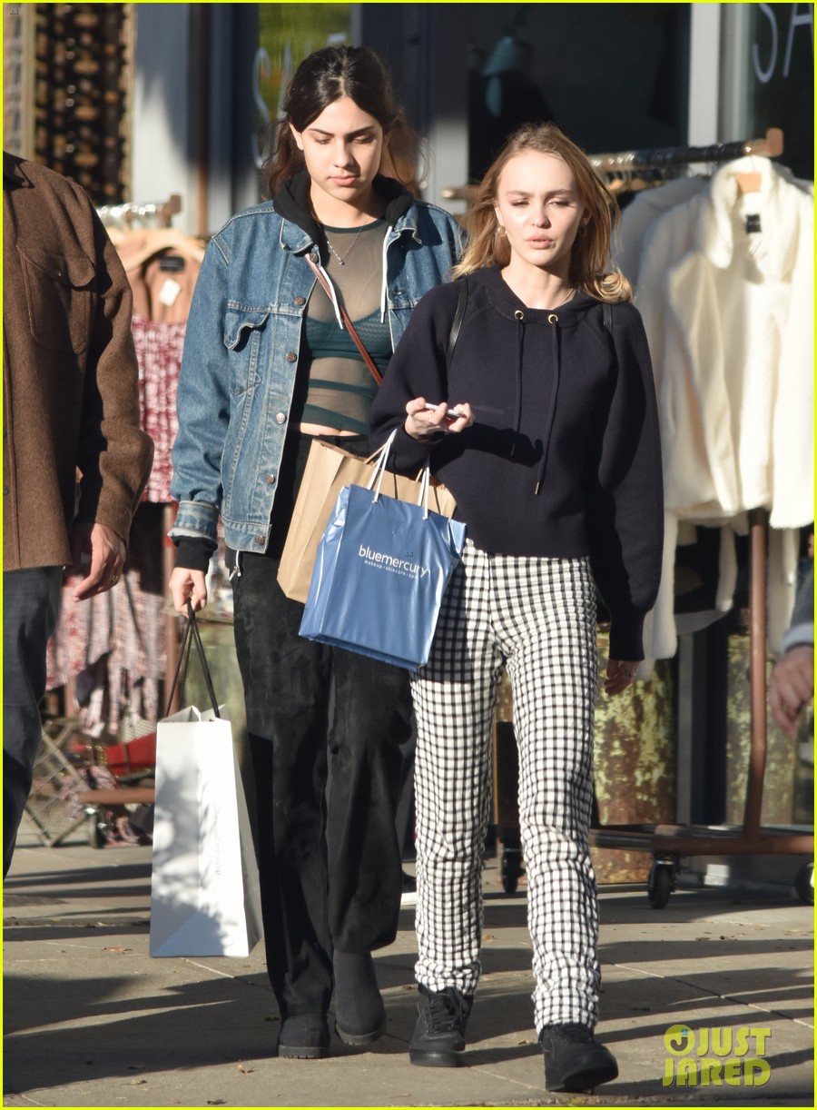 lily rose depp has to put tshirts on her dog so she doesnt scratch herself 02