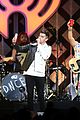 ariana grande dnce rock out at jingle ball 04