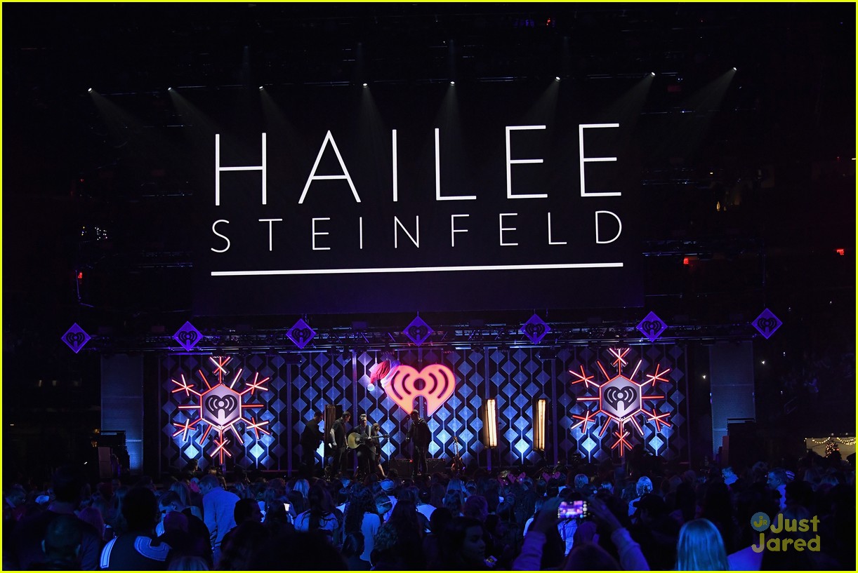 hailee steinfeld celebrate starving daya z100 jingle ball 25