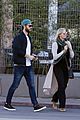 liam hemsworth enjoys lunch with his parents in malibu 07