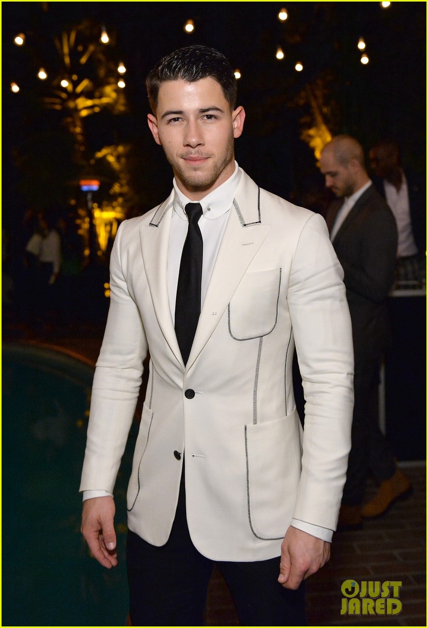 Nick Jonas Rocks Super Chiseled Bod in New Snapchat Photos!: Photo 1056835  | Nick Jonas Pictures | Just Jared Jr.