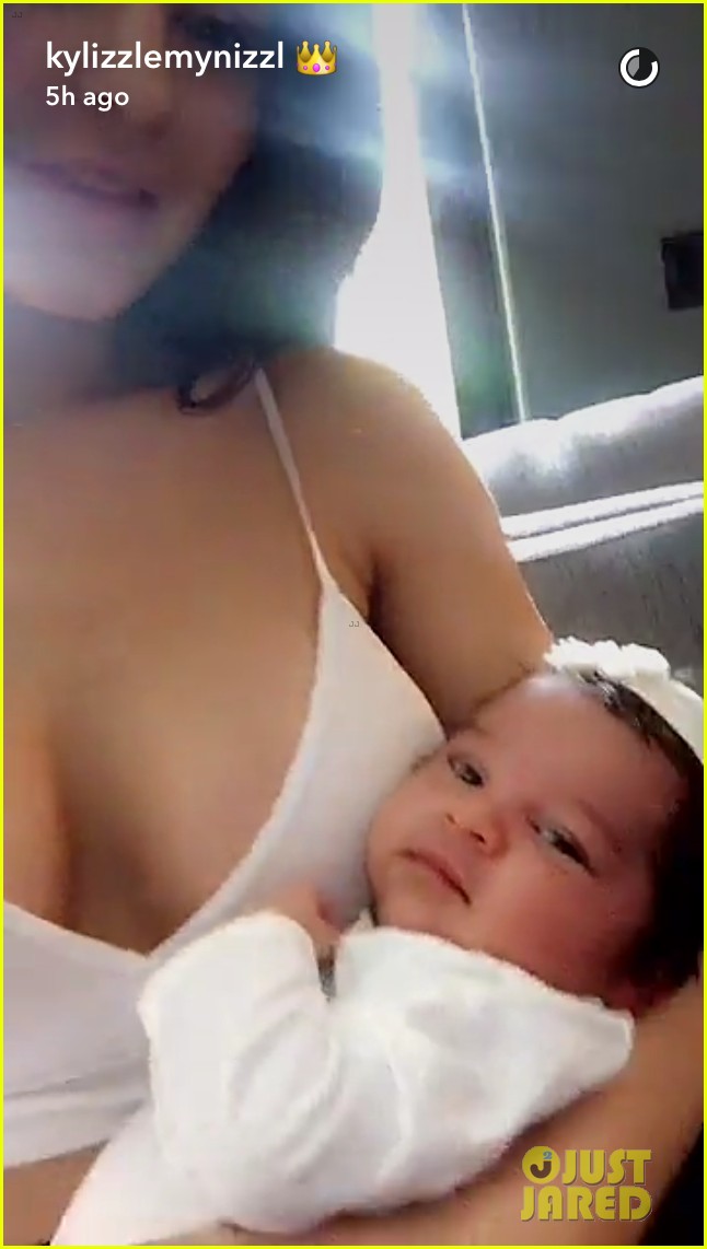 kylie jenner holds dream kardashian for the first time 01