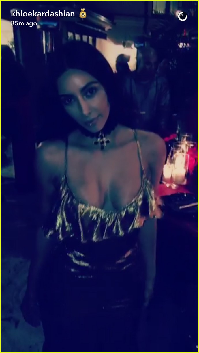 kylie jenner gets stunning diamond necklace from tyga for christmas 18