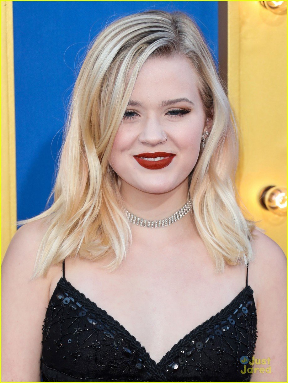 laurie hernandez ava phillippe sing premiere 03