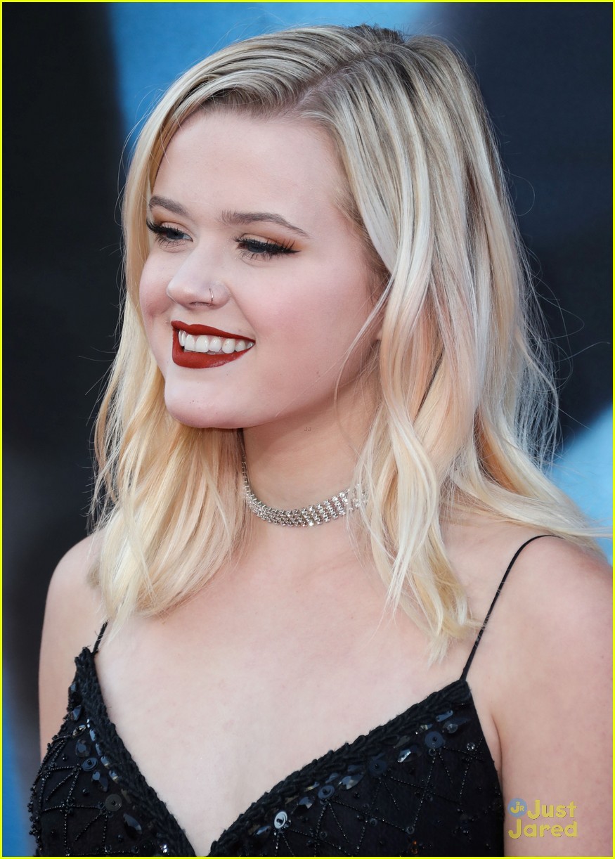 laurie hernandez ava phillippe sing premiere 12
