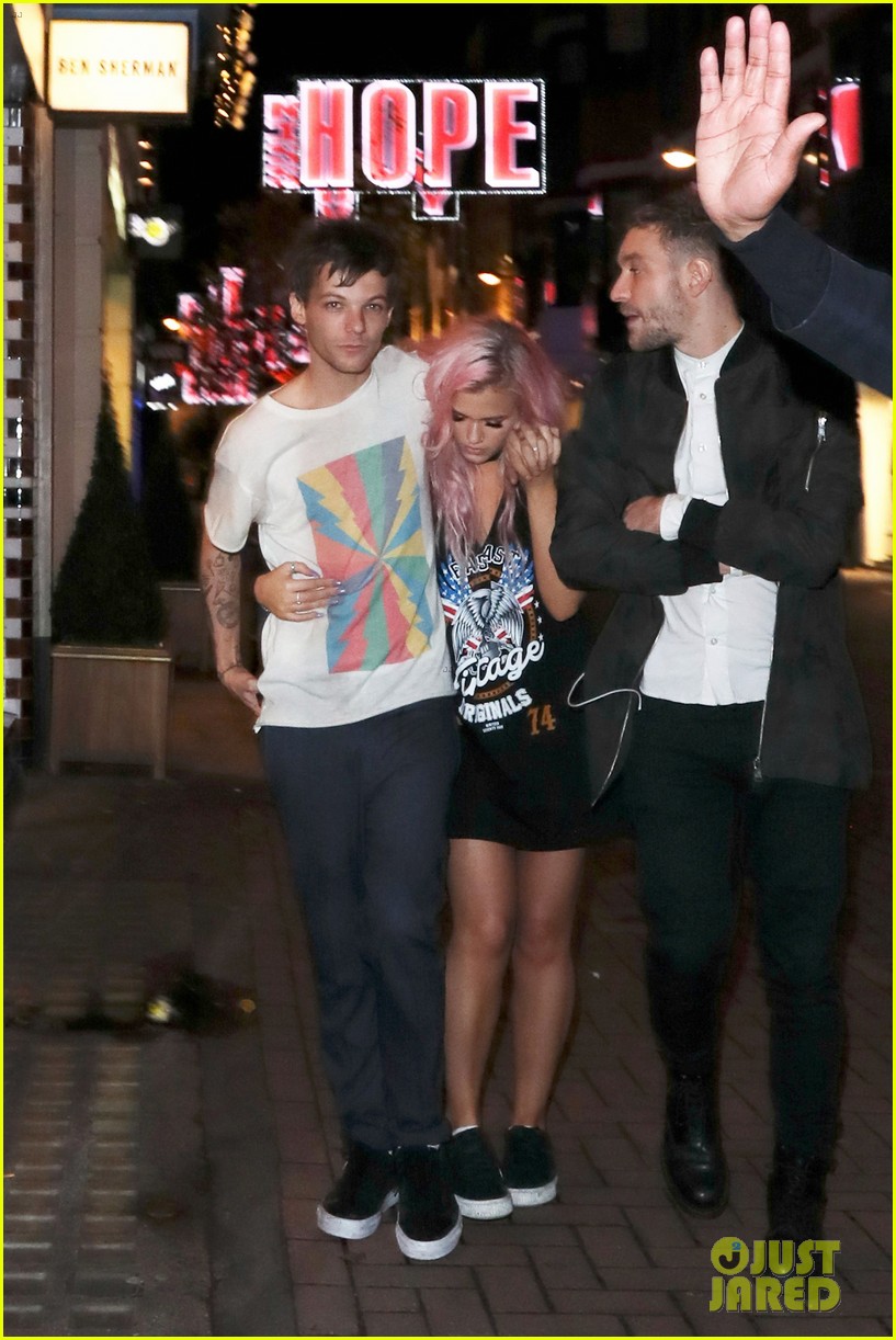 louis tomlinson steps out with sister lottie and liam payne 30