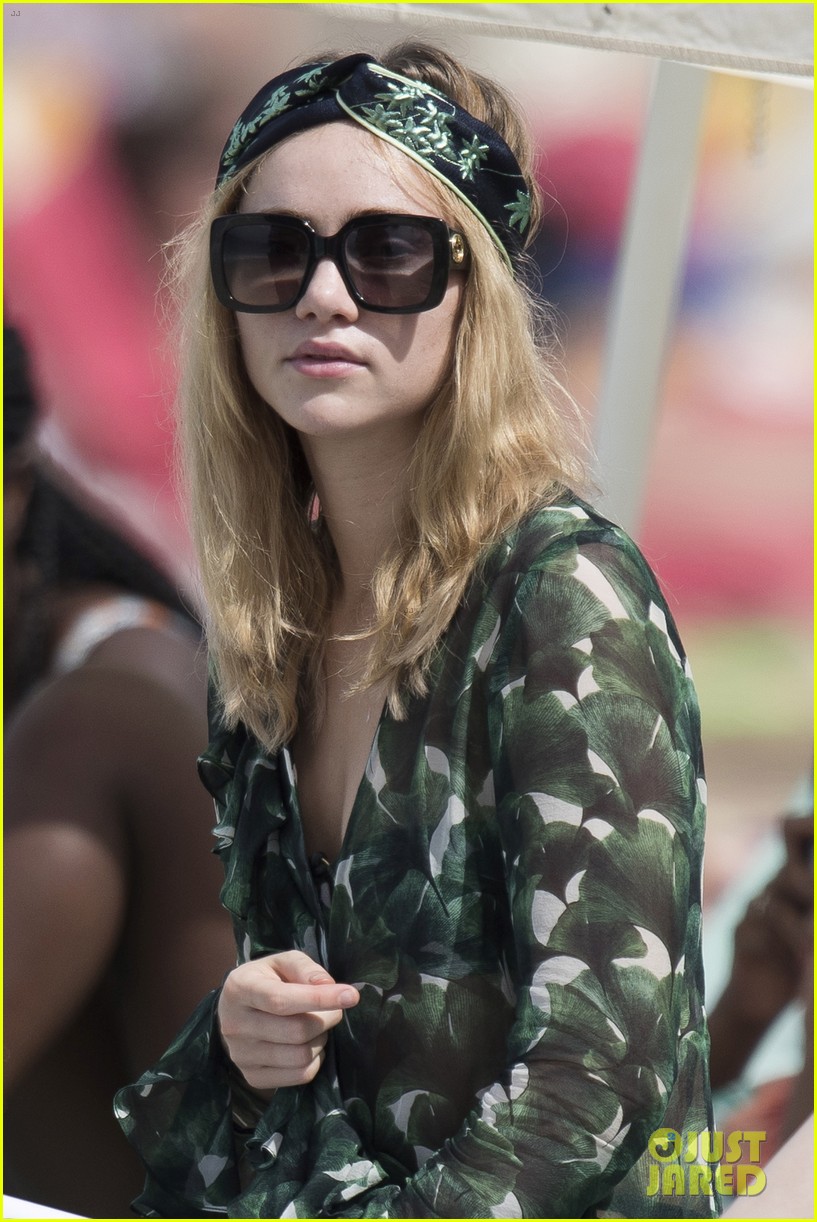 suki waterhouse vacations in barbados with family 06