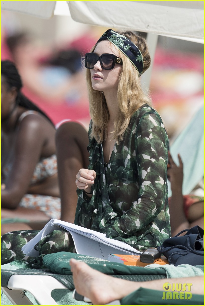 suki waterhouse vacations in barbados with family 10