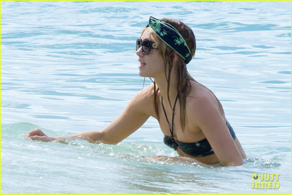 suki waterhouse vacations in barbados with family 16