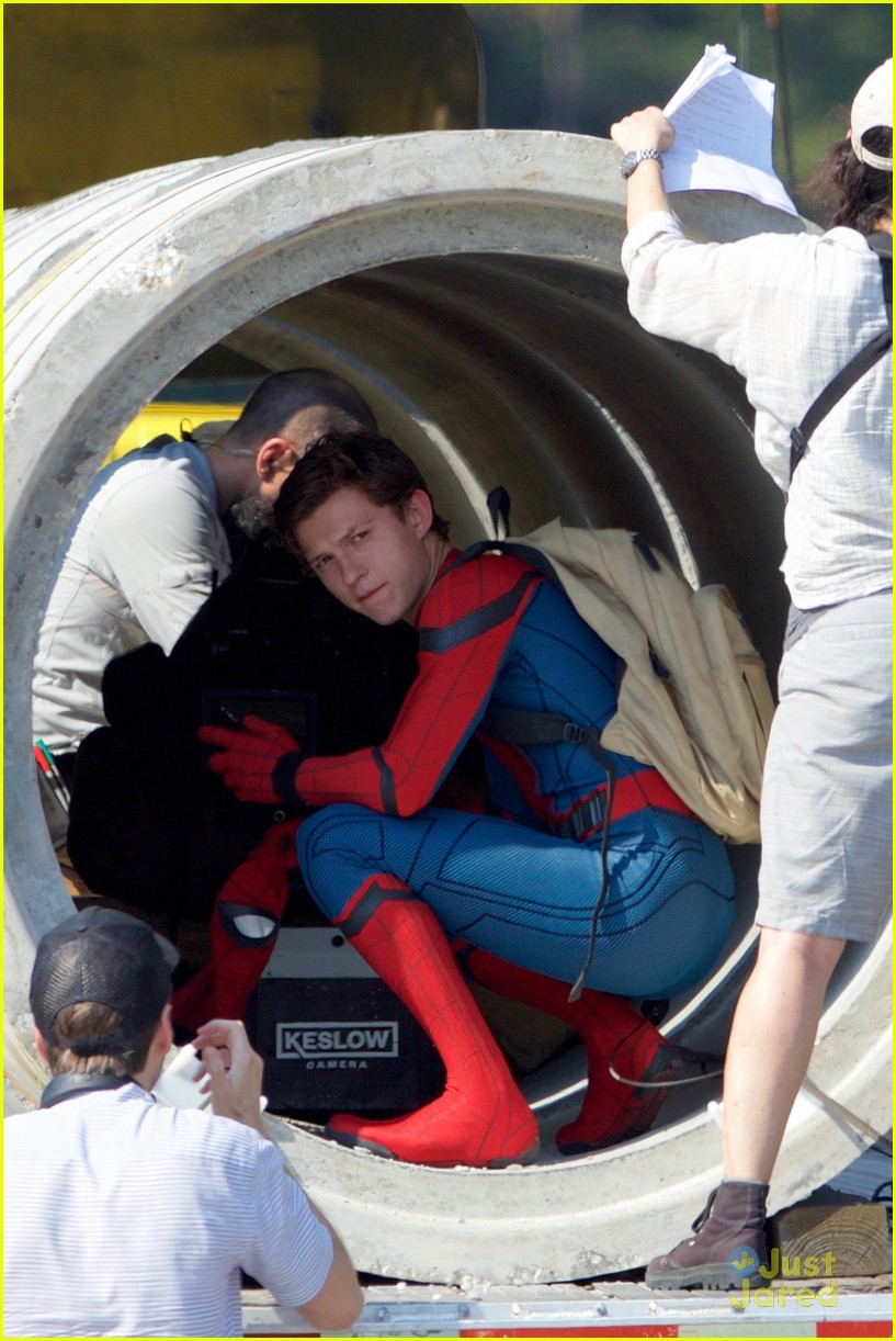 tom holland spider man homecoming suit 03