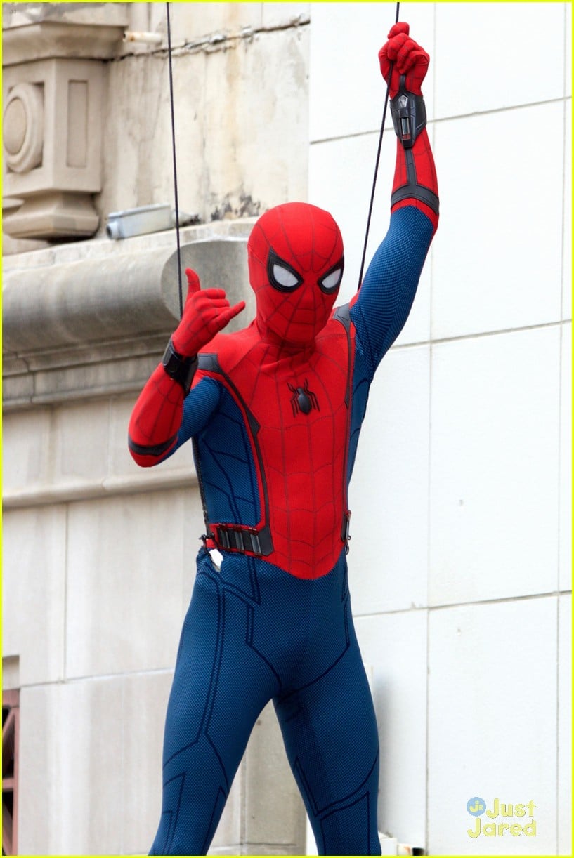 tom holland spider man homecoming suit 04