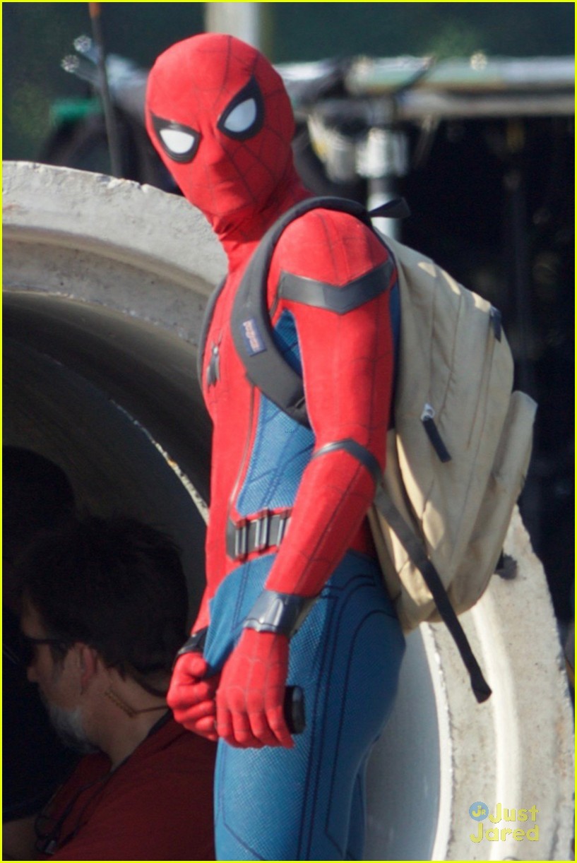tom holland spider man homecoming suit 09