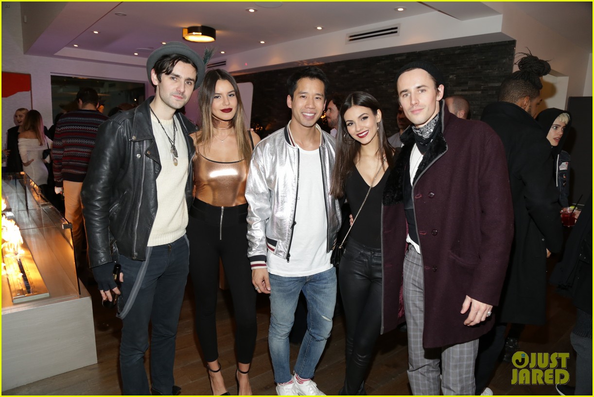 victoria justice reeve carney just jared holiday party 04