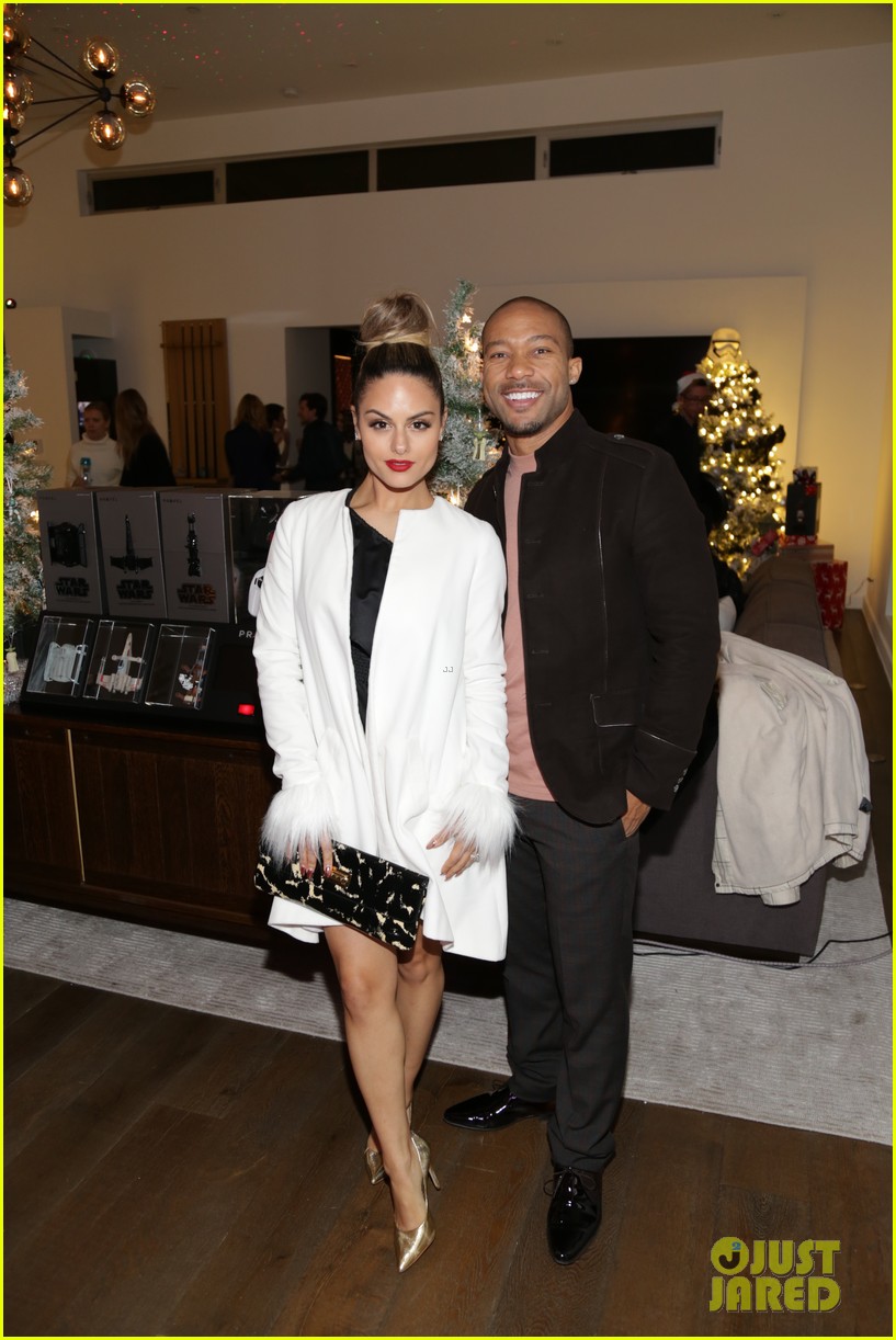 victoria justice reeve carney just jared holiday party 05