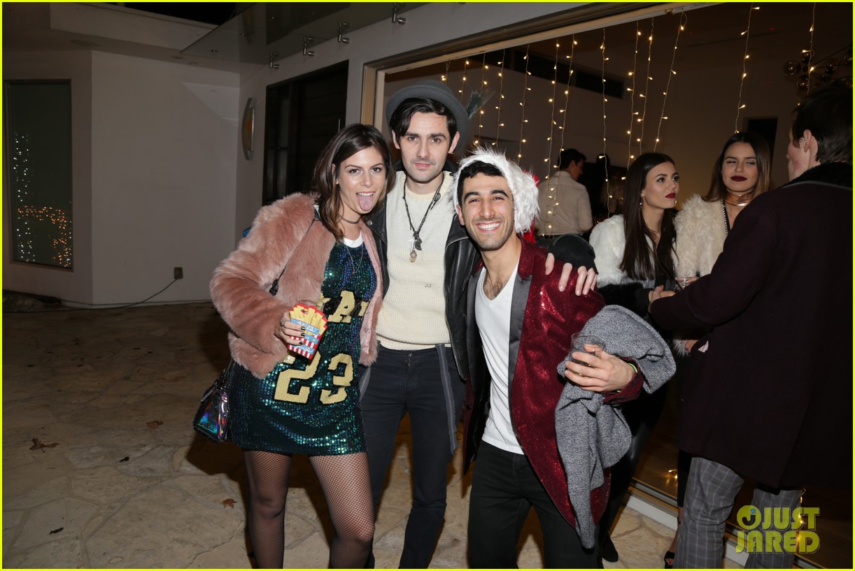 victoria justice reeve carney just jared holiday party 18