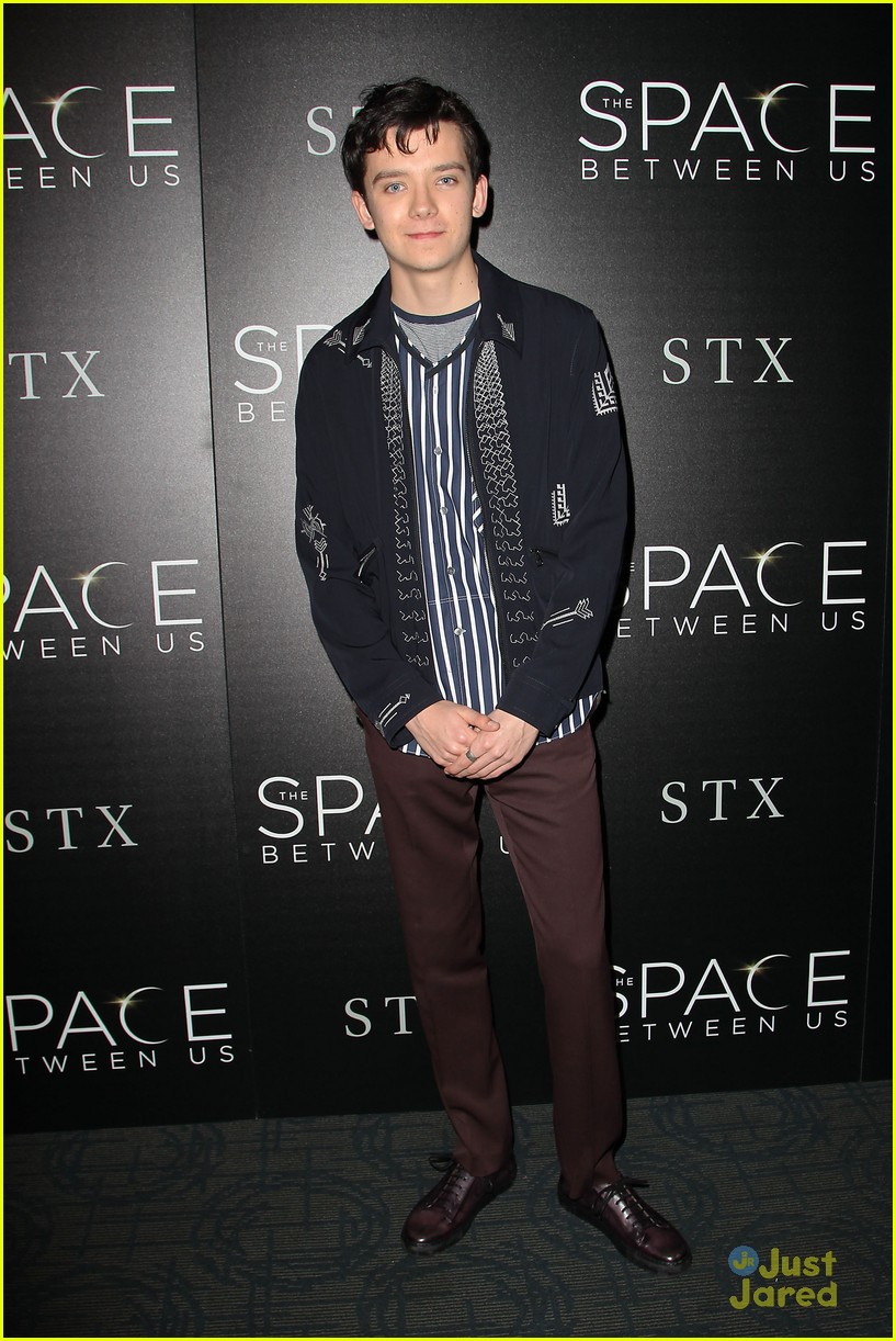 asa butterfield space between ankle weights nyc premiere 01