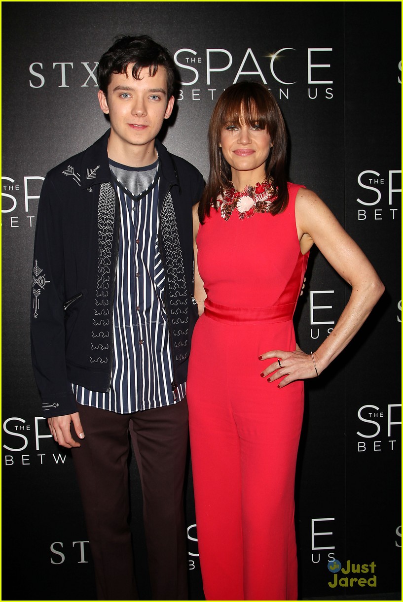 asa butterfield space between ankle weights nyc premiere 03