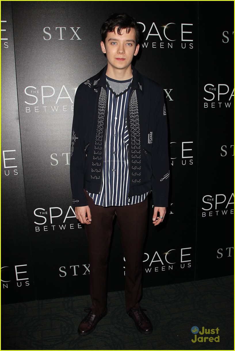 asa butterfield space between ankle weights nyc premiere 07