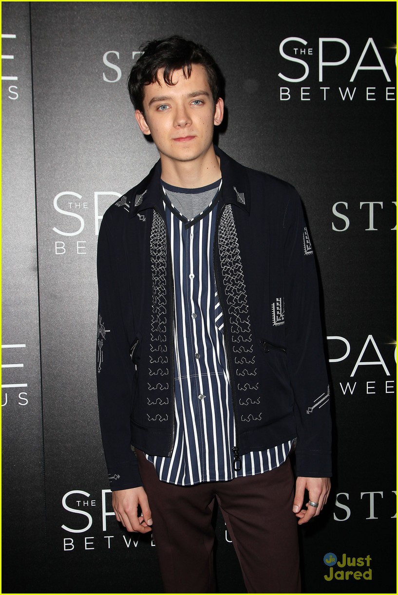 asa butterfield space between ankle weights nyc premiere 08
