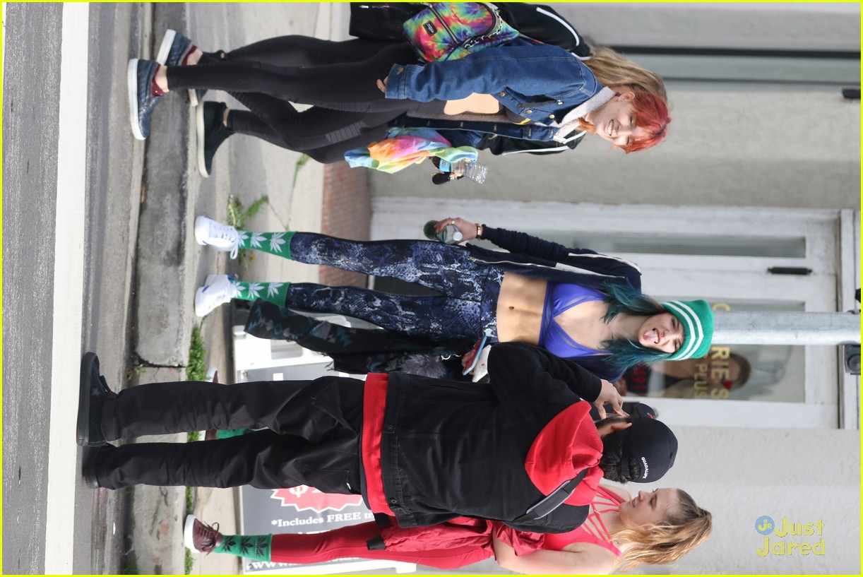 bella thorne workout blue outfit new cat possibly snaps 13
