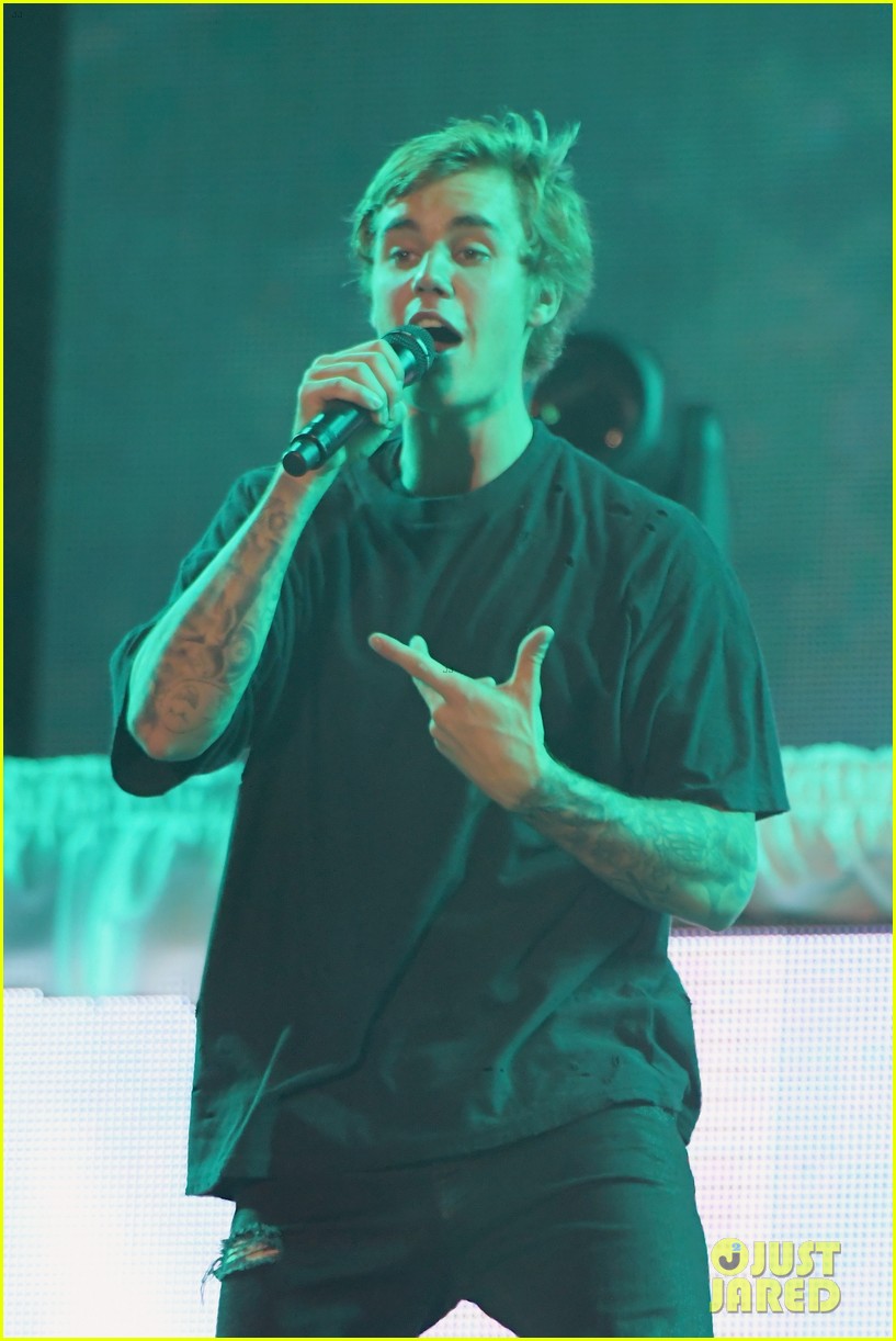 justin bieber performs new years eve show in miami 01
